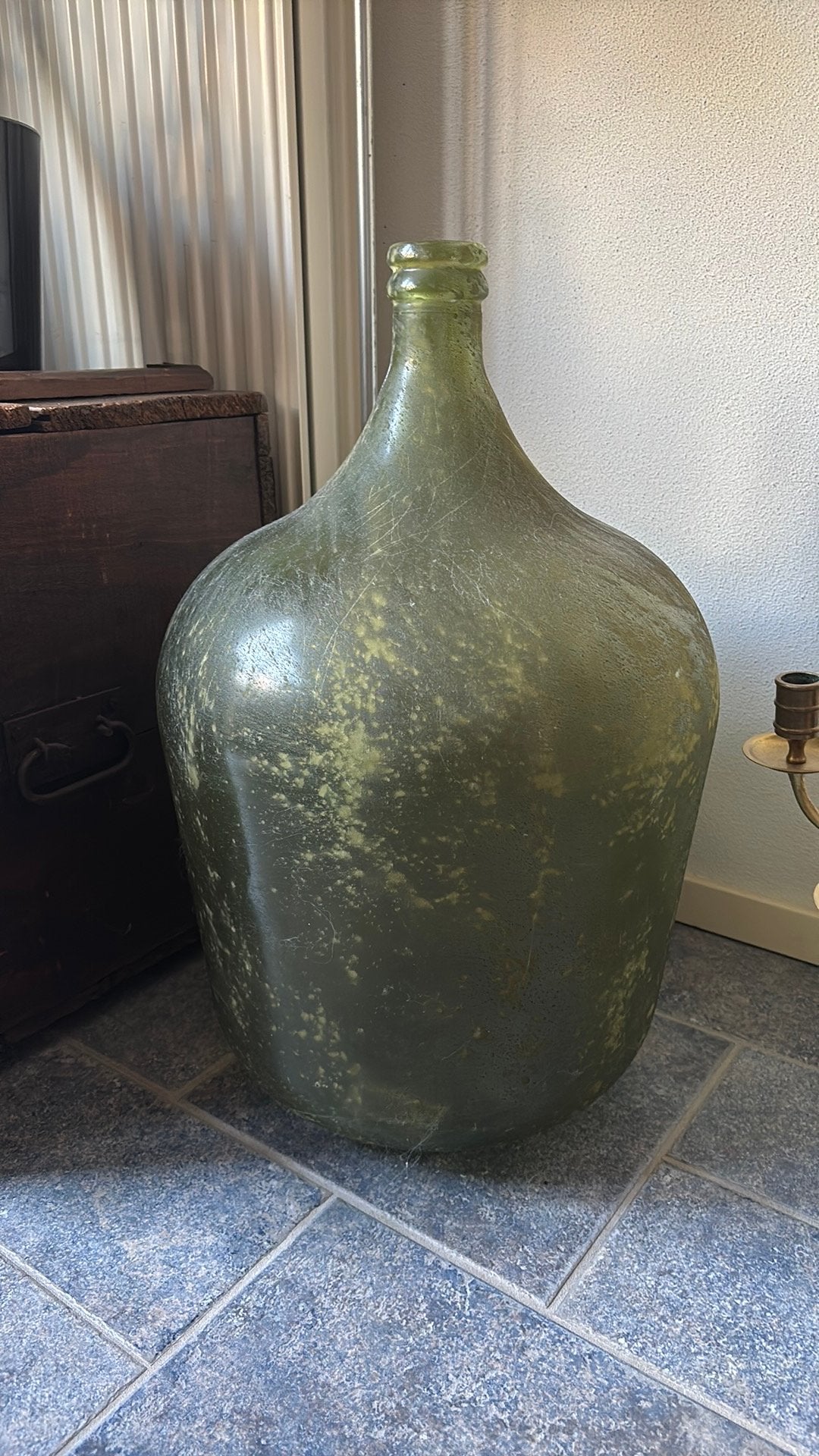 Grote groene glazen flesvaas / gistfles Intratuin - 56 cm, Huis en Inrichting, Ophalen, Overige kleuren, Matte afwerking, Glas