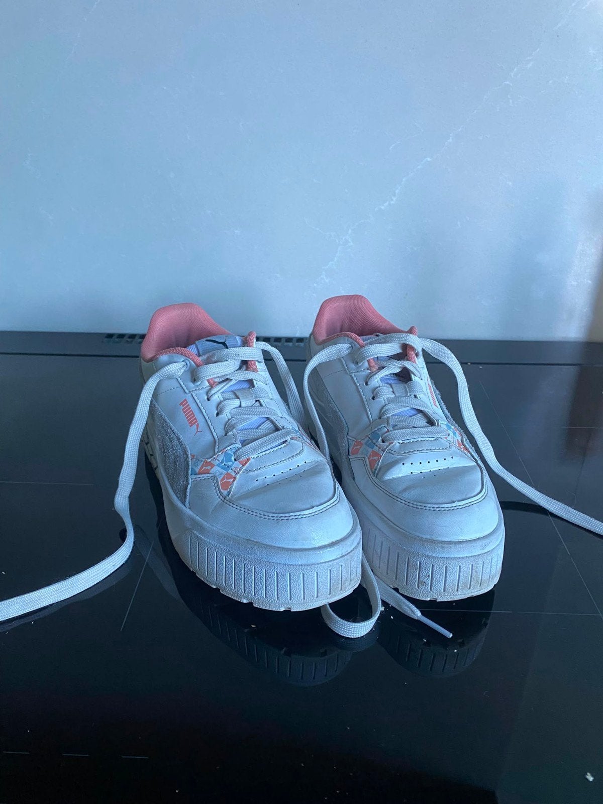 Puma hello Kitty sneakers, Ophalen of Verzenden, Zo goed als nieuw, Wit, Sneakers of Gympen