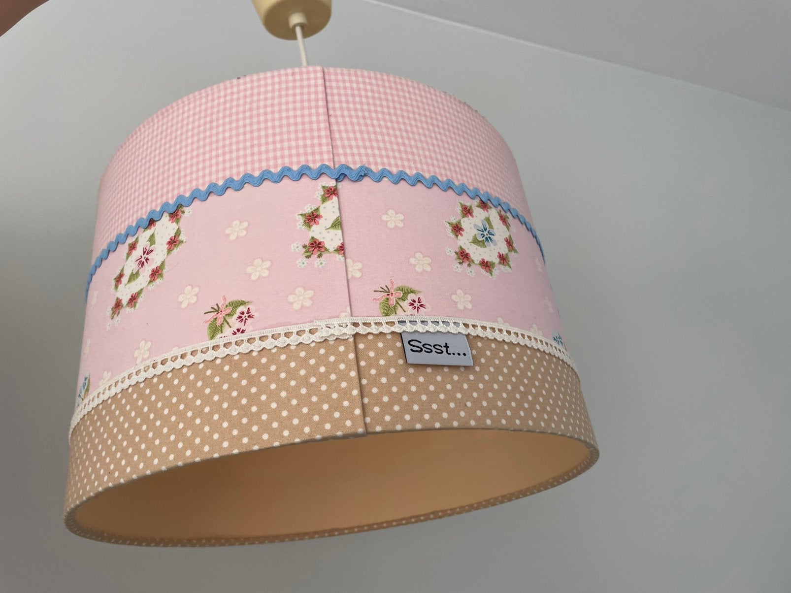 Hanglamp roze van het merk sst, Huis en Inrichting, Lampen | Hanglampen, Ophalen, Zo goed als nieuw