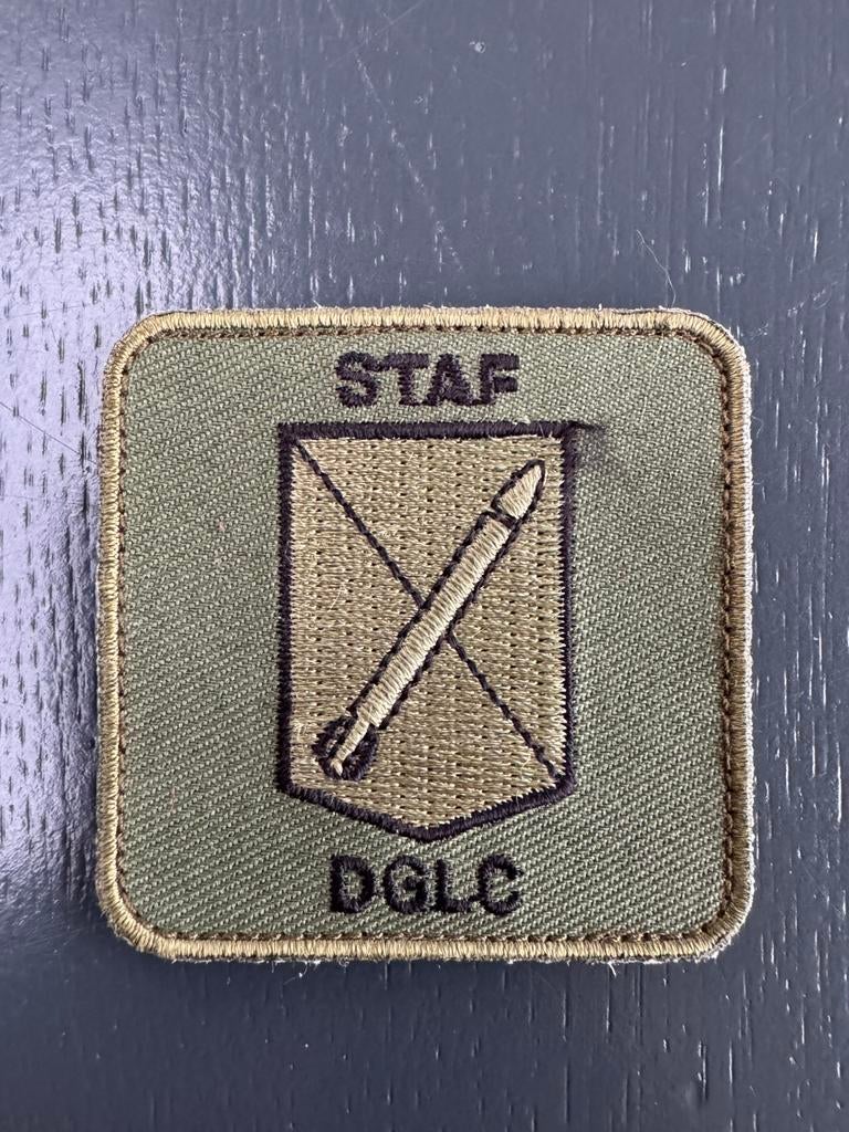KL borstembleem DGLC Staf, Ophalen of Verzenden, Landmacht, Nederland, Embleem of Badge