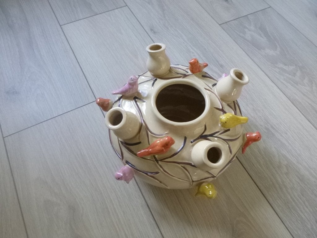 DK design tulpenvaas vogels zandkleurig, afm d23xh25cm nieuw, Huis en Inrichting, Ophalen of Verzenden, Nieuw, Steen/keramiek