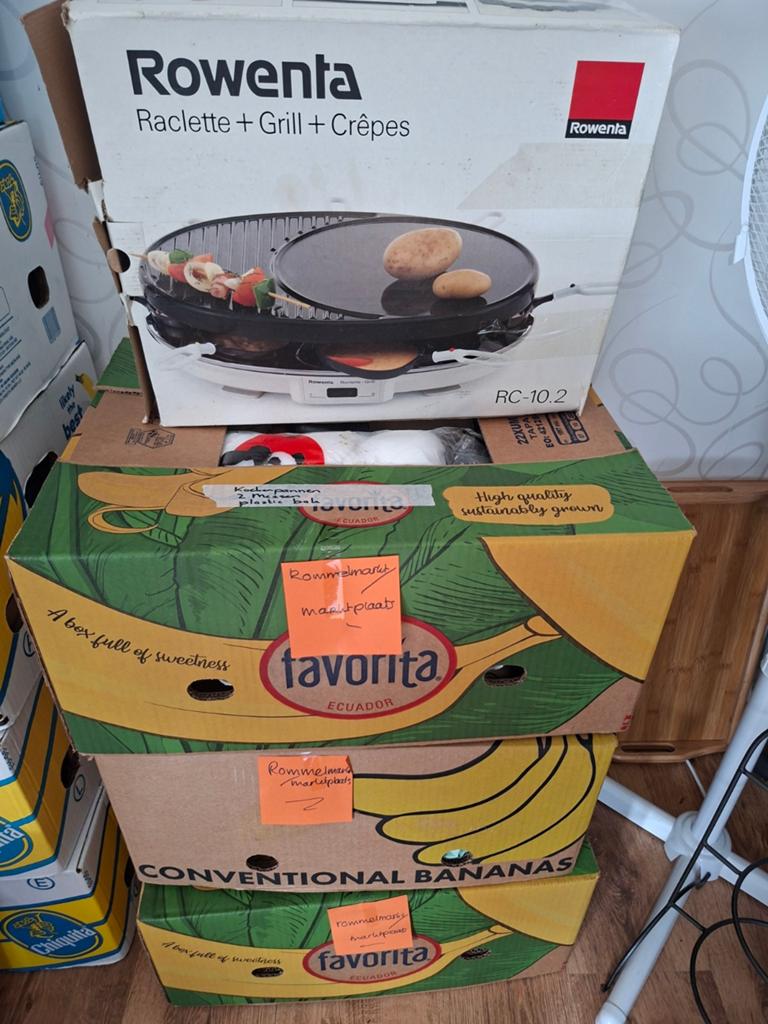 3 banendozen en gourmetstel voor de rommelmarkt, Ophalen