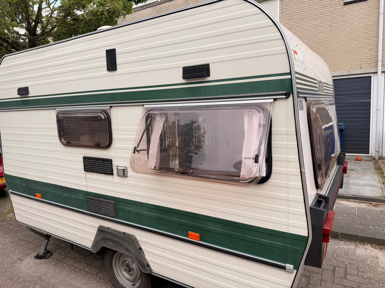 CHATEAU touring350 caravan, Caravans en Kamperen, Caravans, Chateau, Koelkast, Particulier, 500 - 750 kg