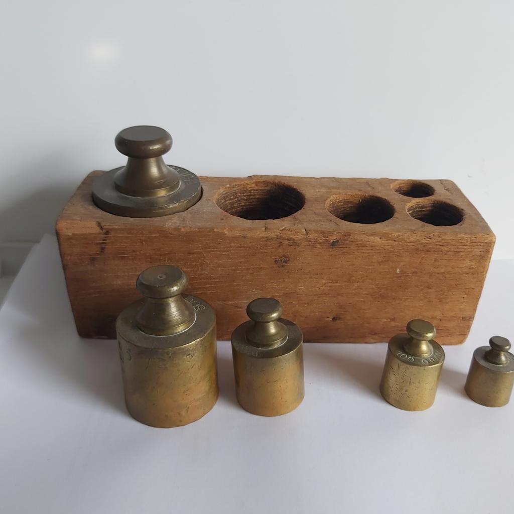 Antieke gewichten set in houten blok, Ophalen of Verzenden