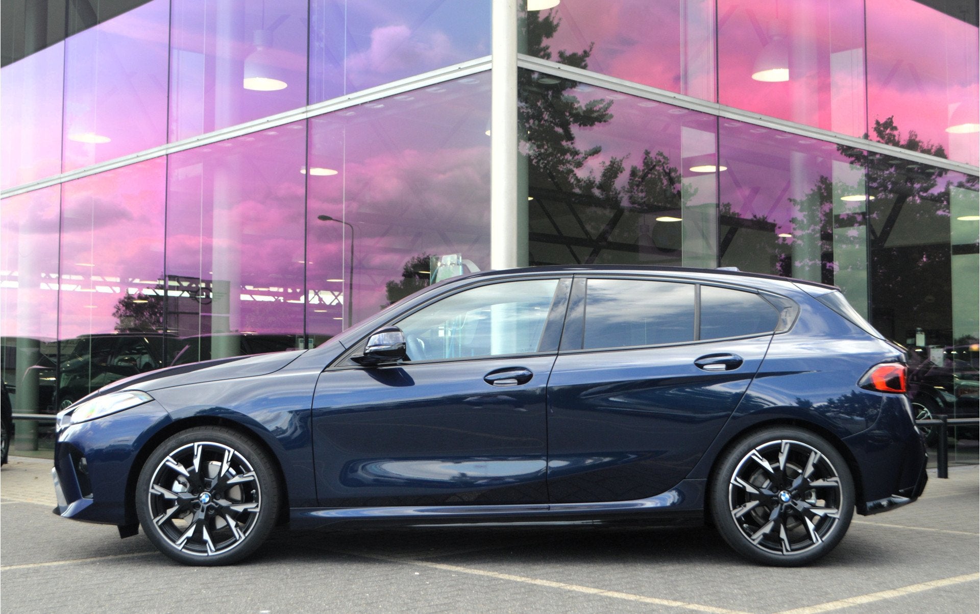 BMW 1 Serie 120 M Sport Automaat / Sportstoelen / M Adaptief, Auto's, Gebruikt, 156 pk, Met garantie (alle), Blauw