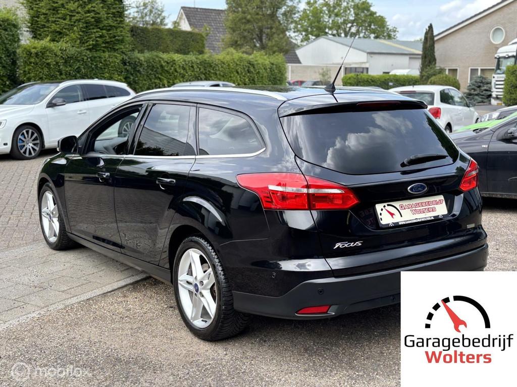 Ford Focus 1.0 Titanium Edition vol opties LED NAVI LMV, Bluetooth, Gebruikt, Zwart, Met garantie (alle)