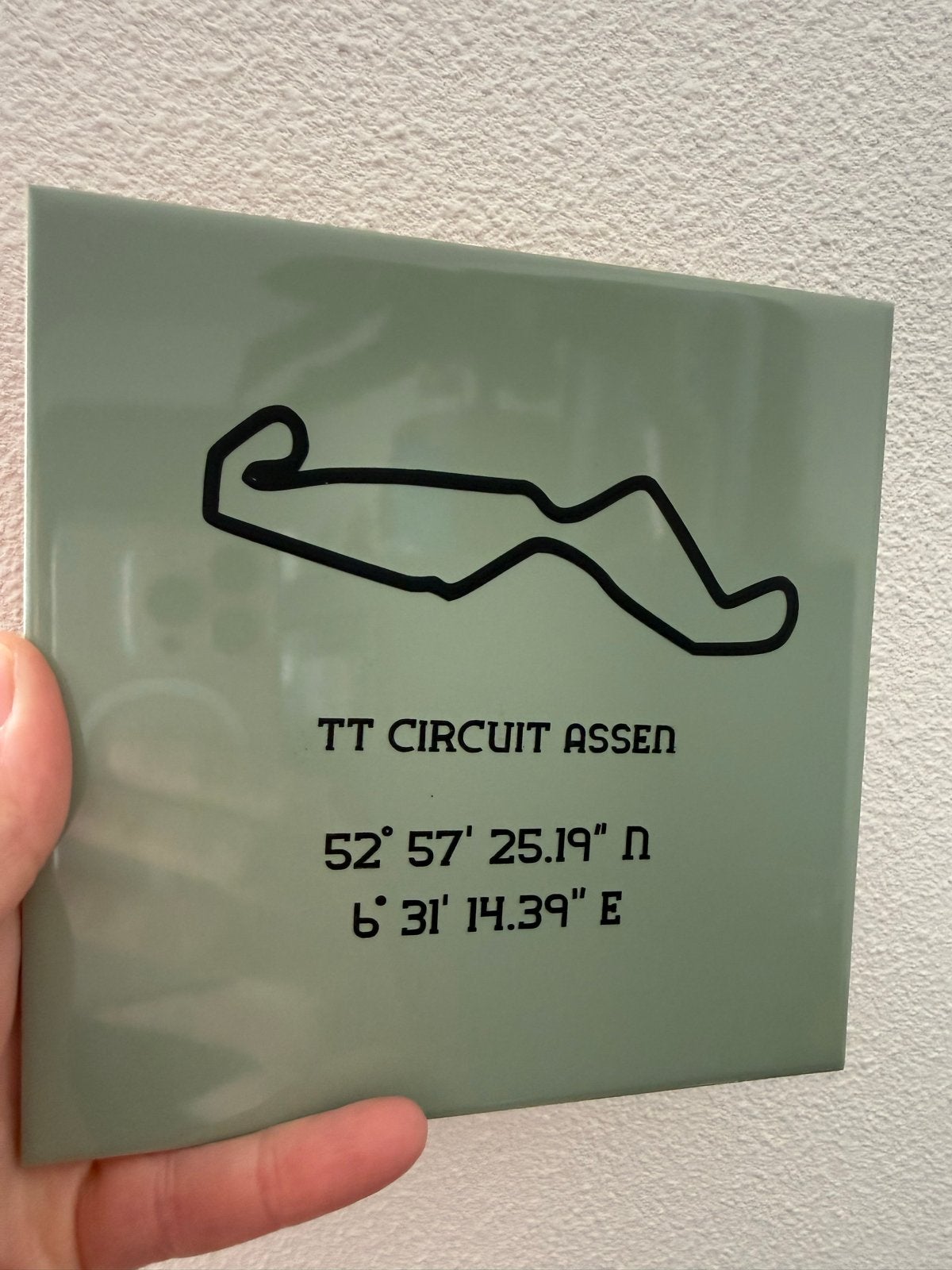 TT Circuit Assen Tegel met Coördinaten en Houder, Ophalen of Verzenden, Nieuw