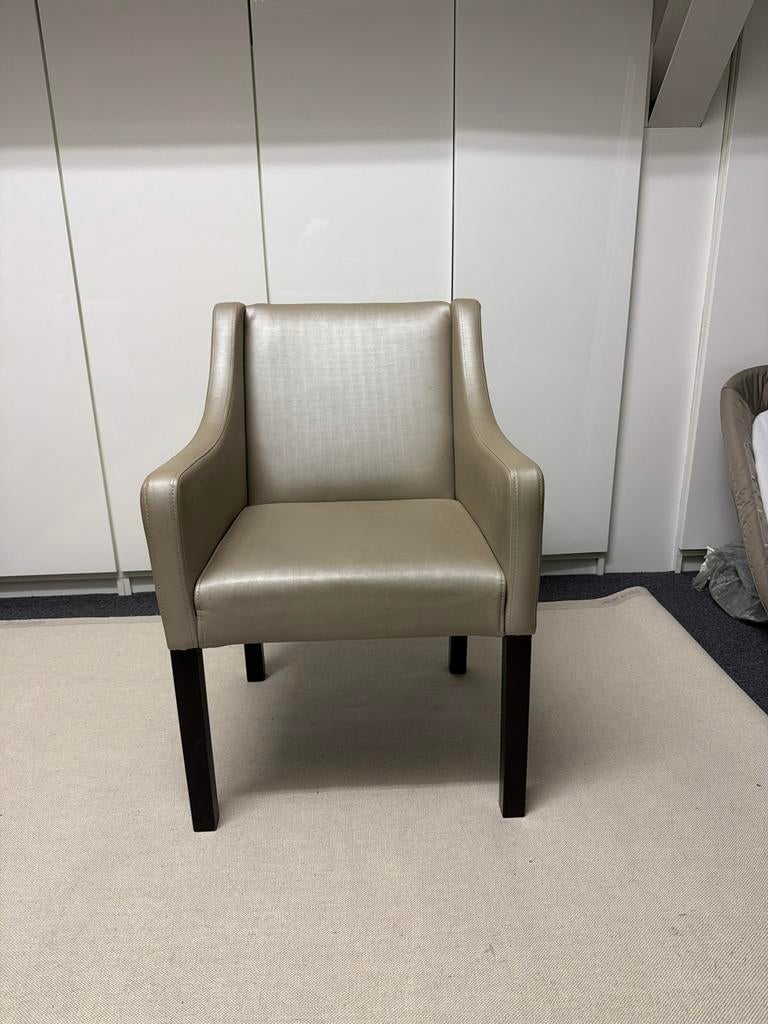 Elegante eetkamerstoel - Taupe/beige met donkere poten, Ophalen, Gebruikt, Minder dan 75 cm, 50 tot 75 cm