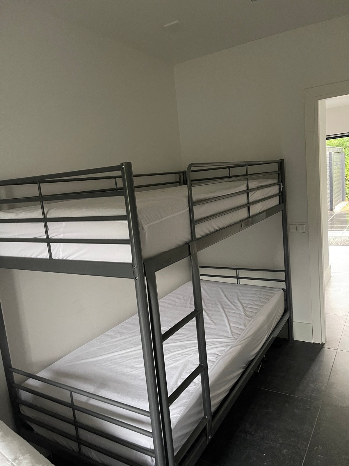 Stapelbed grijs aluminium, Ophalen, Gebruikt, 90 cm, 160 tot 180 cm