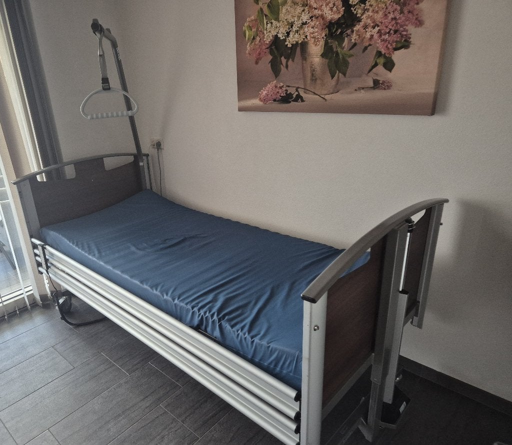 Ziekenhuisbed, hoog laag bed, Huis en Inrichting, Slaapkamer | Bedden, Ophalen, 90 cm, Eenpersoons, 210 cm