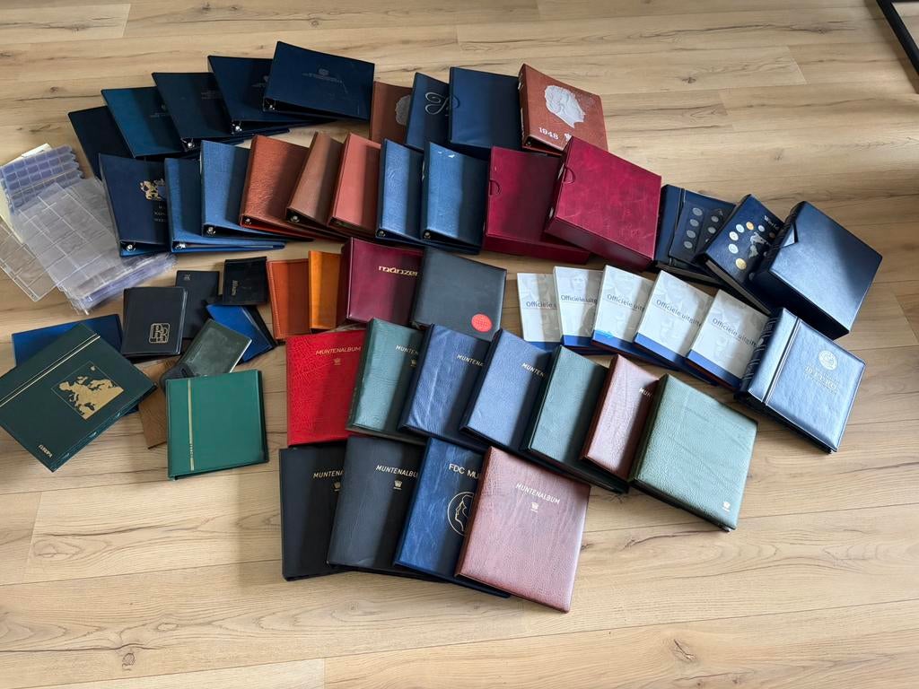 Grote partij lege munten albums en muntbladen, Ophalen of Verzenden, Verzamelmap