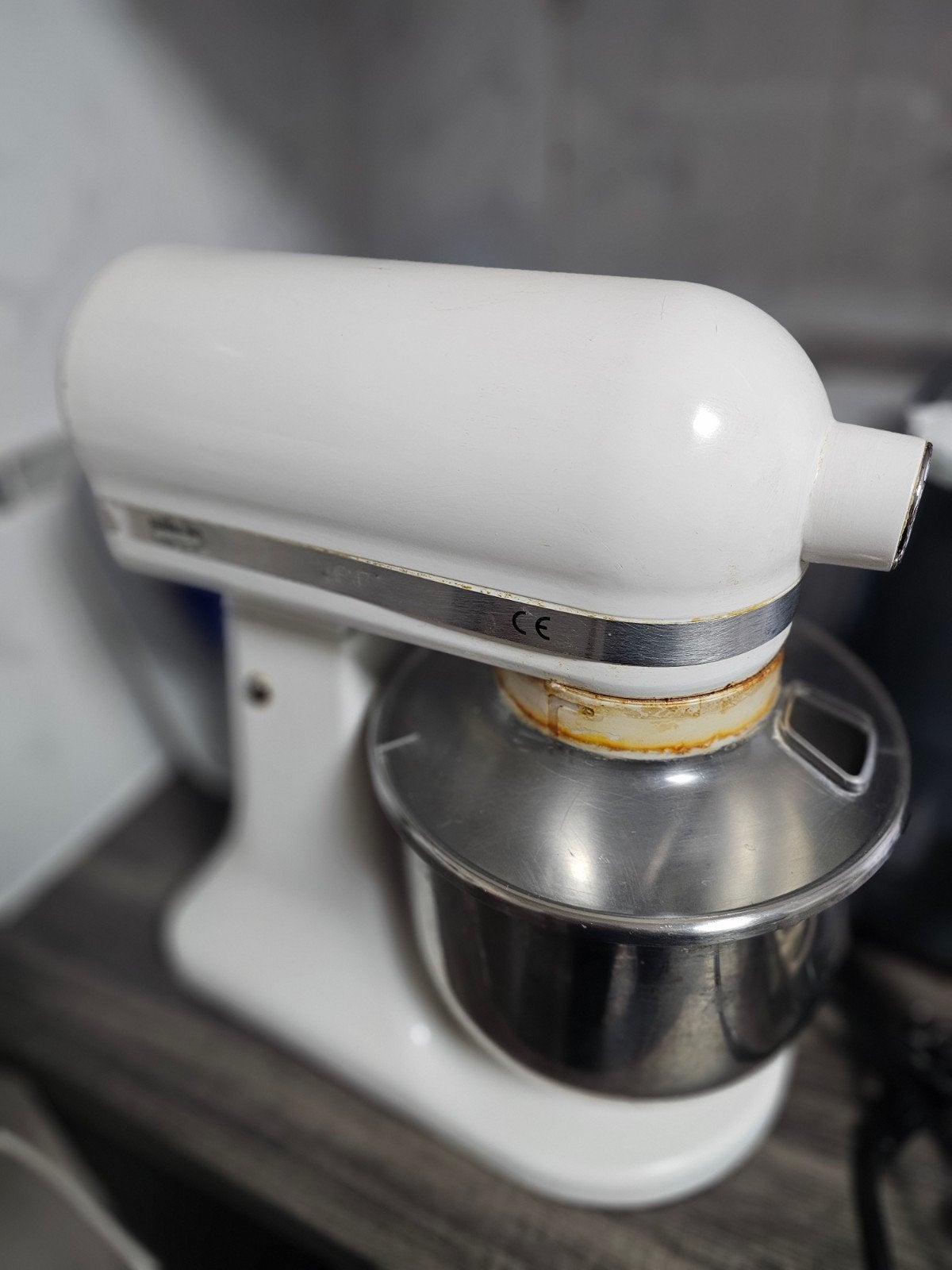 Witte keukenmachine met RVS kom en diverse accessoires, Gebruikt, 3 snelheden of meer, Ophalen of Verzenden, 2 tot 3 liter