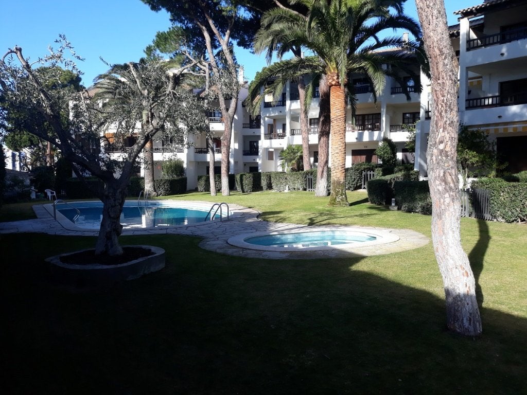 Appartement Pueblo Pinos La Escala met zwembad vanaf 15 -08, Wasmachine, Dorp, Costa Brava, 3 personen