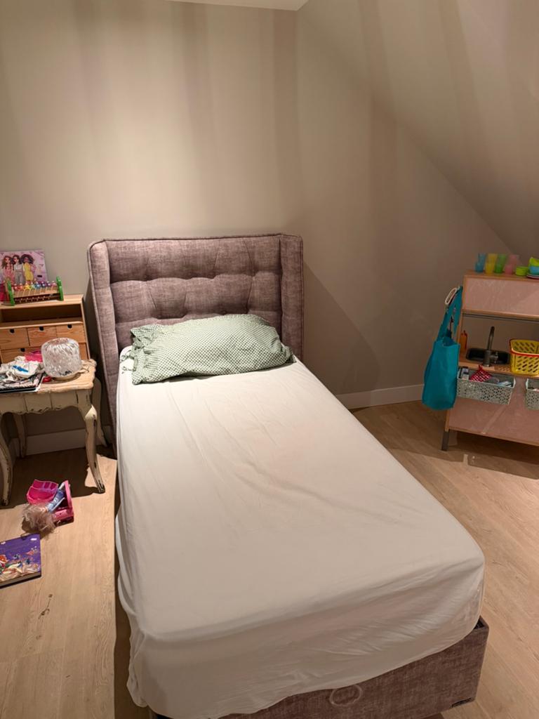 Supermooi 1 persoons bed met hoofdbord met veel opbergruimte, 90 cm, Wit, Tweepersoons, Ophalen of Verzenden
