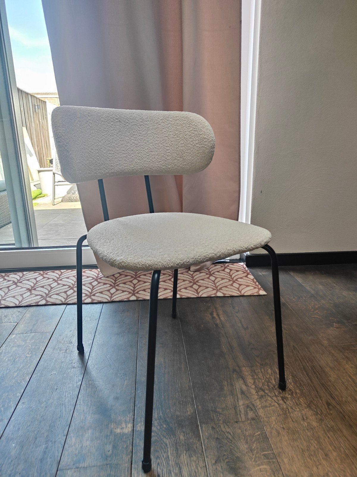 6x Kwantum Eetkamerstoel Bolzano – Off-White Teddy/Bouclé, Huis en Inrichting, Stoelen, Ophalen, Gebruikt, Wit, Scandinavisch, modern