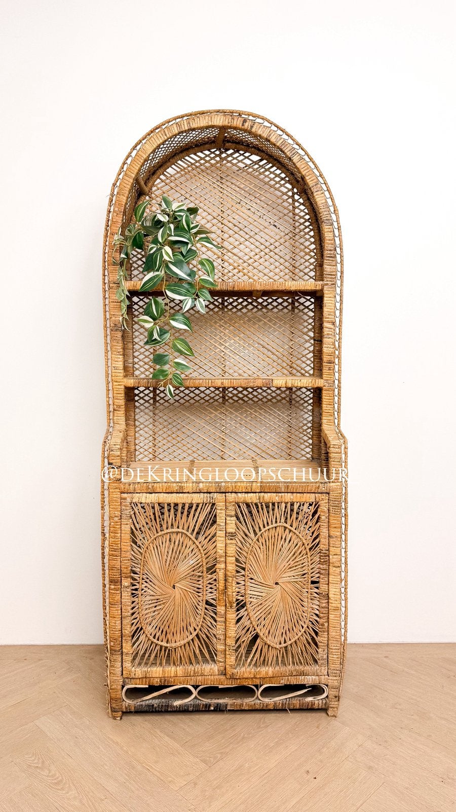 Vintage rotan rieten bamboe kast boogkast met sunburst, Huis en Inrichting, Woonaccessoires | Kamerschermen, Ophalen of Verzenden