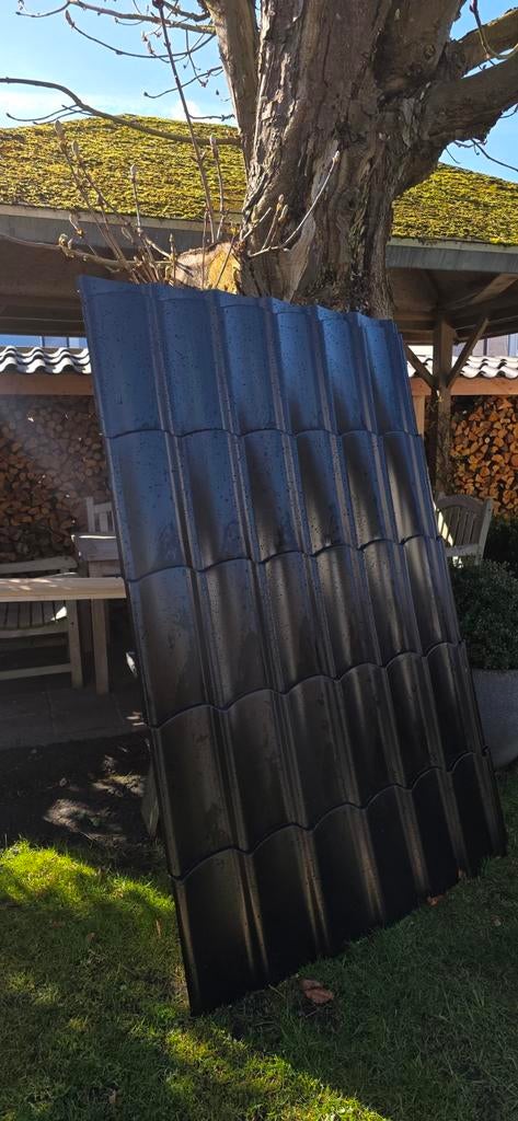 Te koop metalen dakpanplaat zwart. (nieuw)+windveer, Doe-het-zelf en Verbouw, Ophalen, Nieuw, Zwart