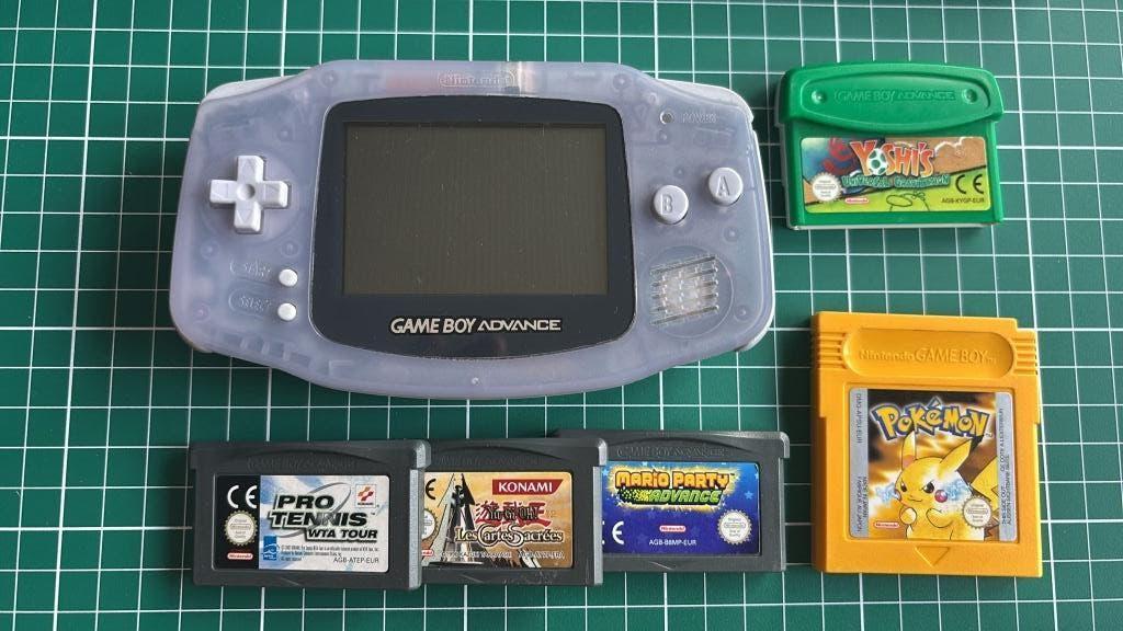 Nintendo Game Boy Advance  + Pokémon Yellow + 4 spellen, Gebruikt, Overige genres, 1 speler, Ophalen of Verzenden
