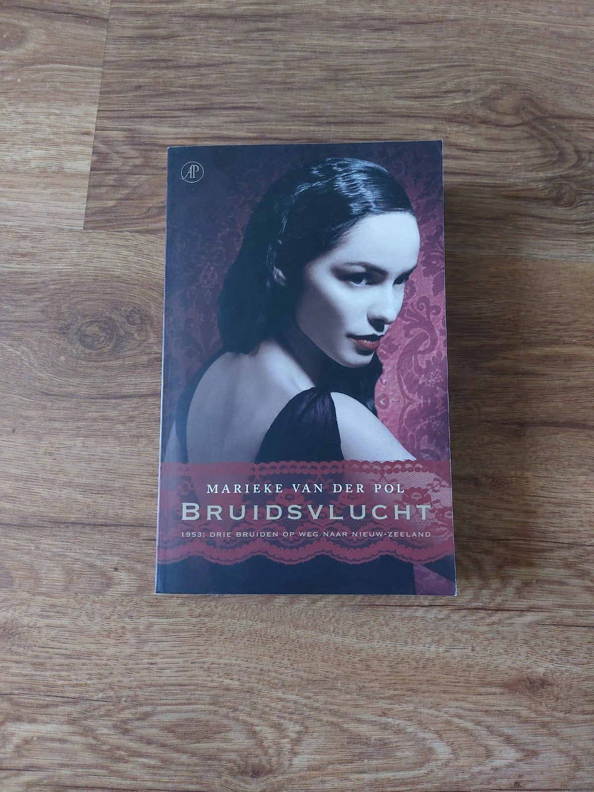 Roman van Marieke van der Pol • Bruidsvlucht, Ophalen of Verzenden, Zo goed als nieuw, Marieke van der Pol