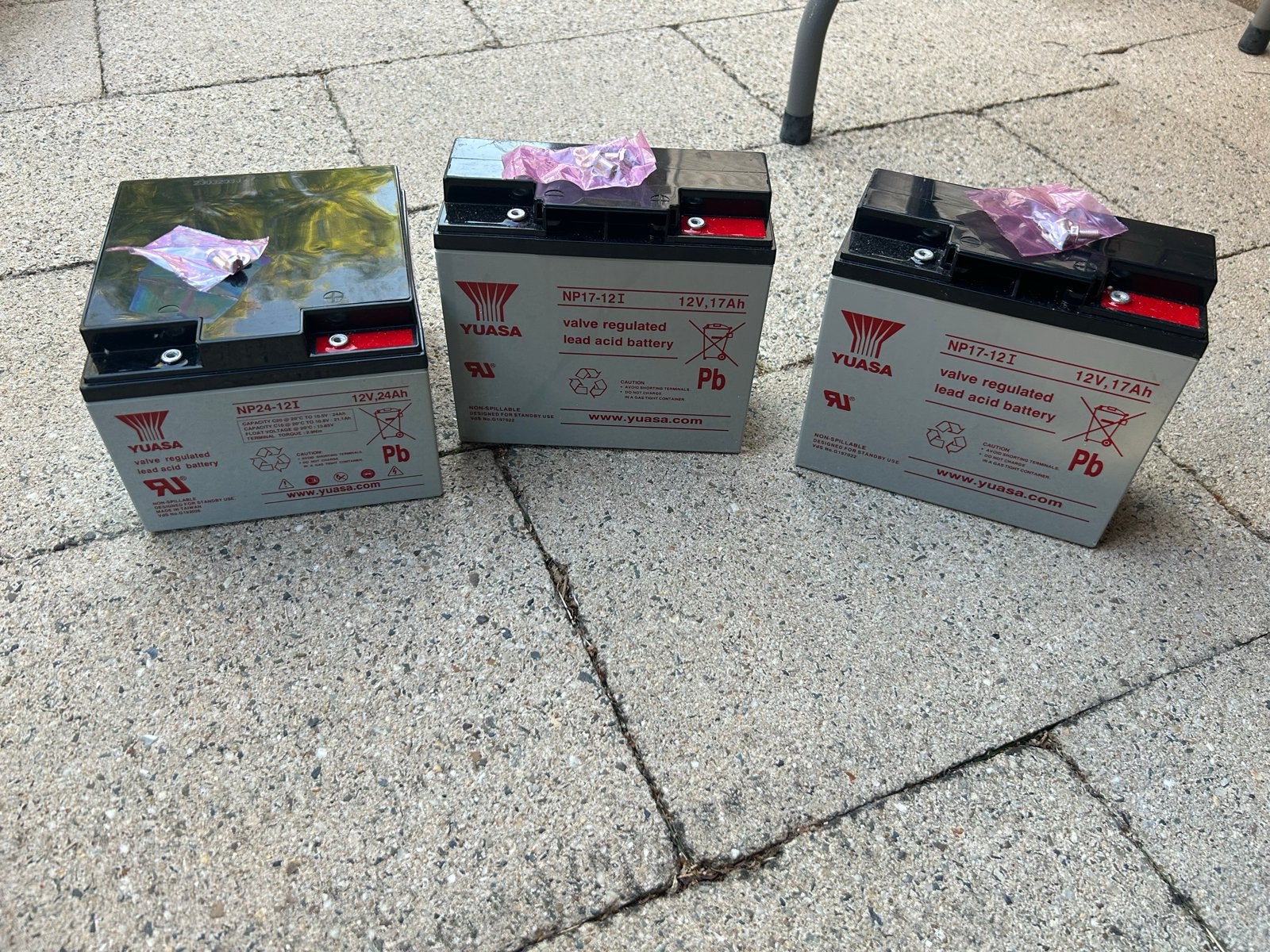 3 Nieuwe Yuasa Accu's (12V, 17Ah & 24Ah) met Bevestiging, Ophalen, Nieuw, Oplaadbaar