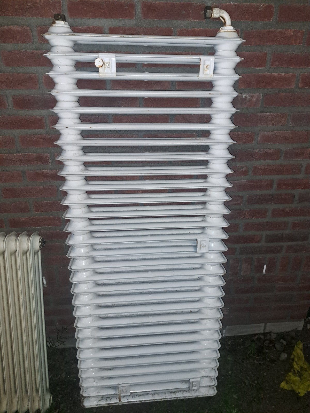 Twee klassieke ledenradiatoren, Ophalen, 30 tot 80 cm, Gebruikt, Radiator