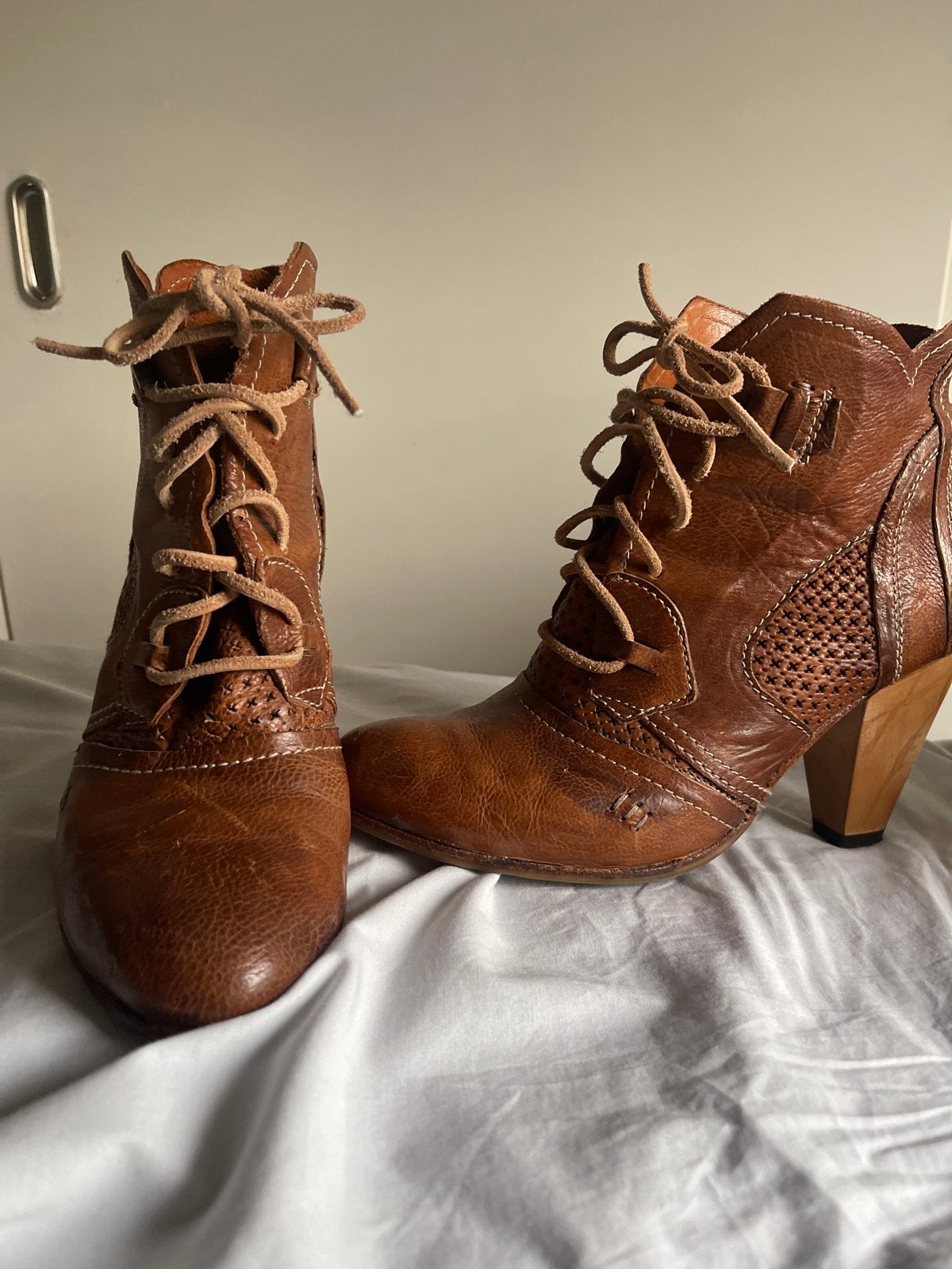 Pakros Italiaanse Leren Veterlaarsjes Maat 37 Made in Italy, Ophalen of Verzenden, Gedragen, Bruin, Lage of Enkellaarzen
