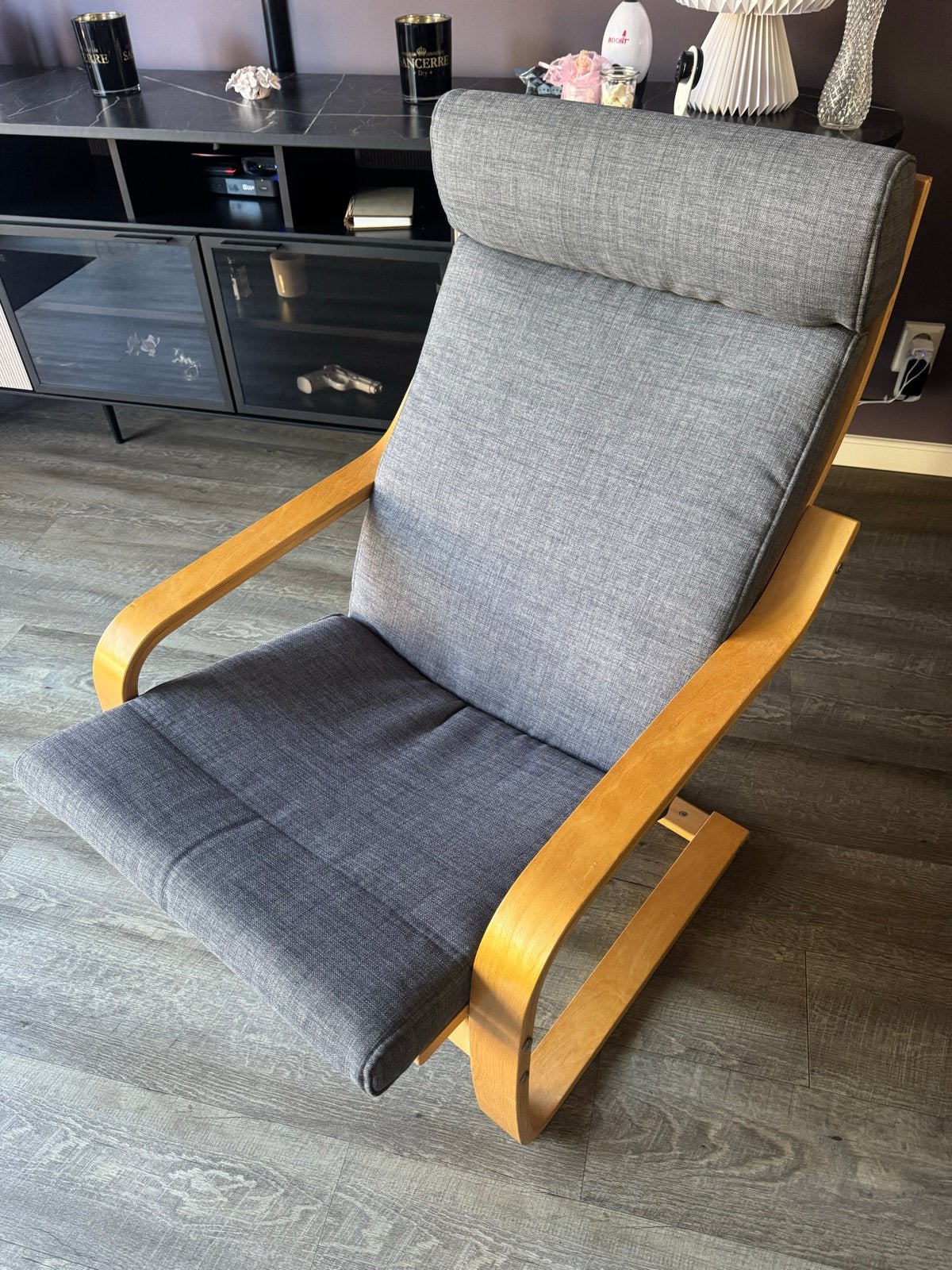 IKEA Poang stoel met grijze bekleding. ZGAN, Huis en Inrichting, Stoelen, Ophalen, Zo goed als nieuw, Hout, Eén