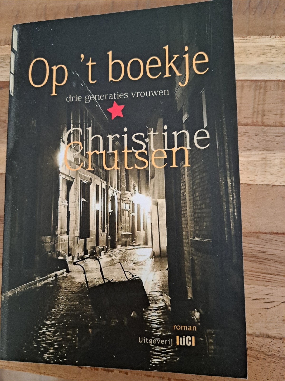 Christine Crutsen - Op 't boekje, Ophalen of Verzenden, Zo goed als nieuw, Christine Crutsen