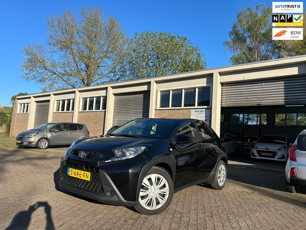 Toyota Aygo X 1.0 VVT-i MT Play Airco/ Cruise control/ Camer, Auto's, Gebruikt, 920 kg, 4 stoelen, Zwart