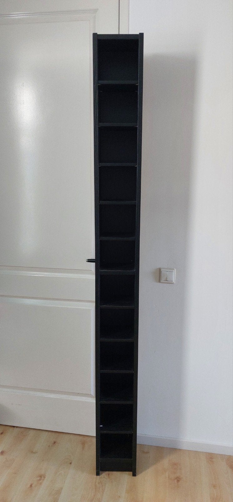 IKEA Gnedby: zwart CD/DVD rek met 10 vakken, Ophalen, Met plank(en), Minder dan 50 cm, Gebruikt