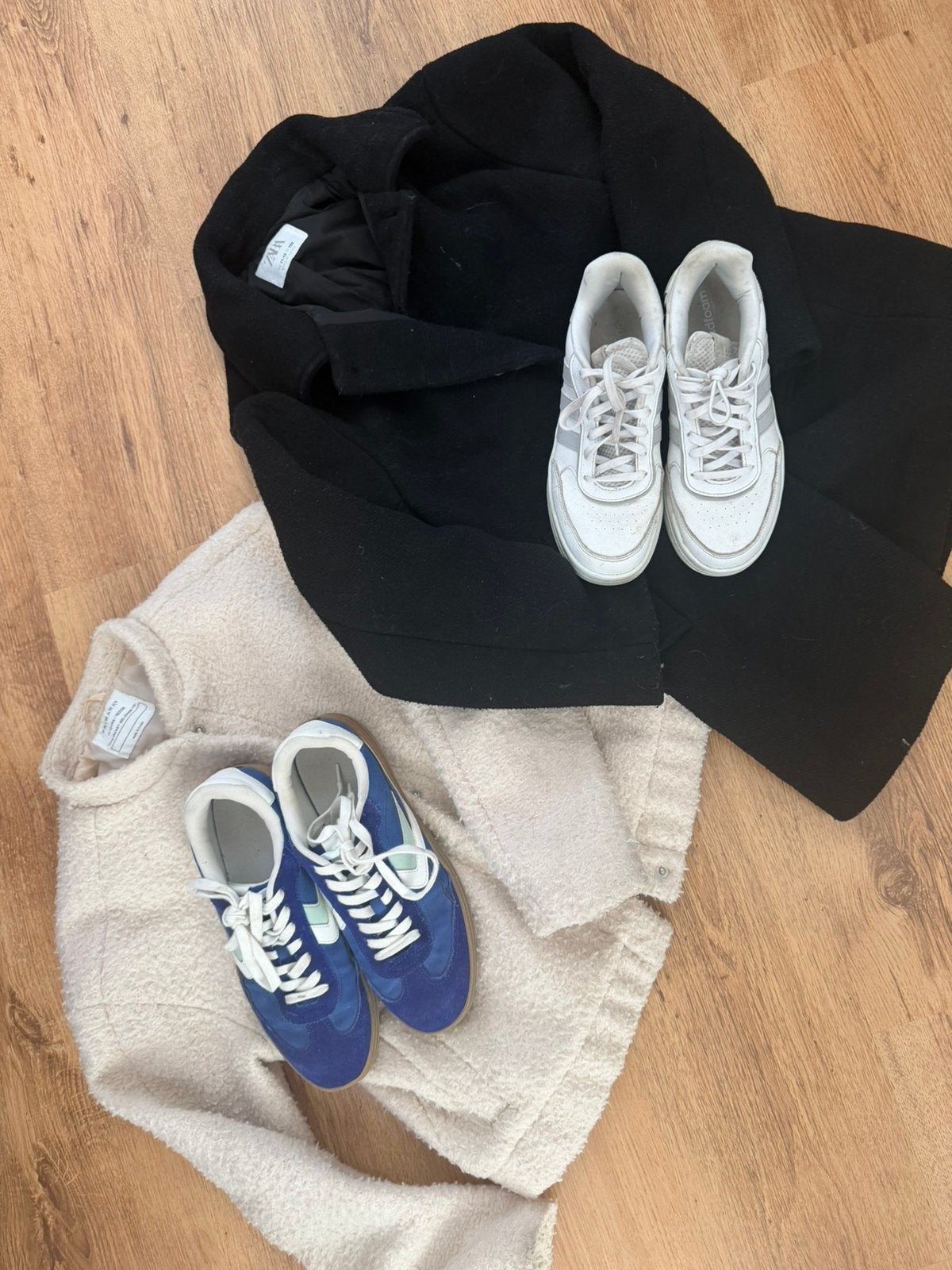 Gratis: 2 jassen en 2 paar schoenen, Ophalen, Gebruikt