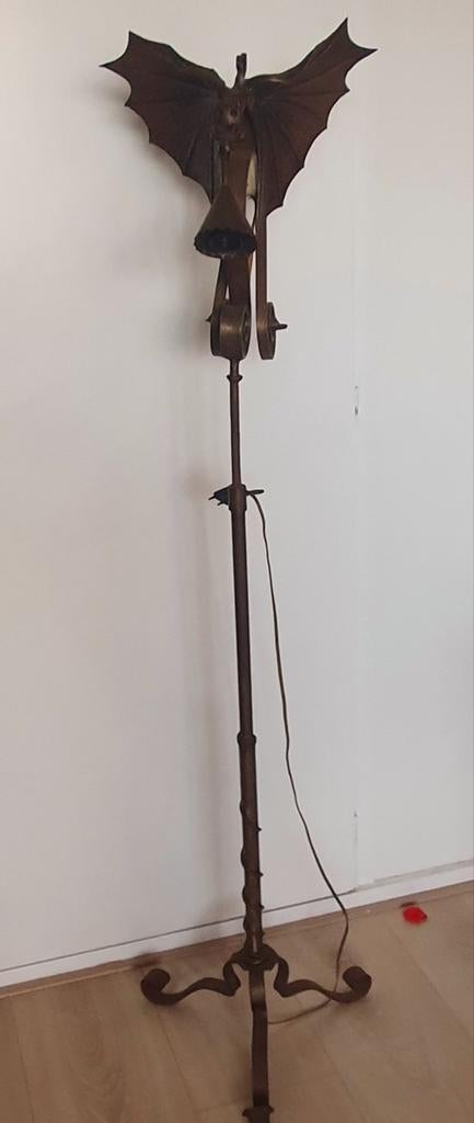 Prachtige Amsterdamse school staande lamp met drakenkop., Ophalen