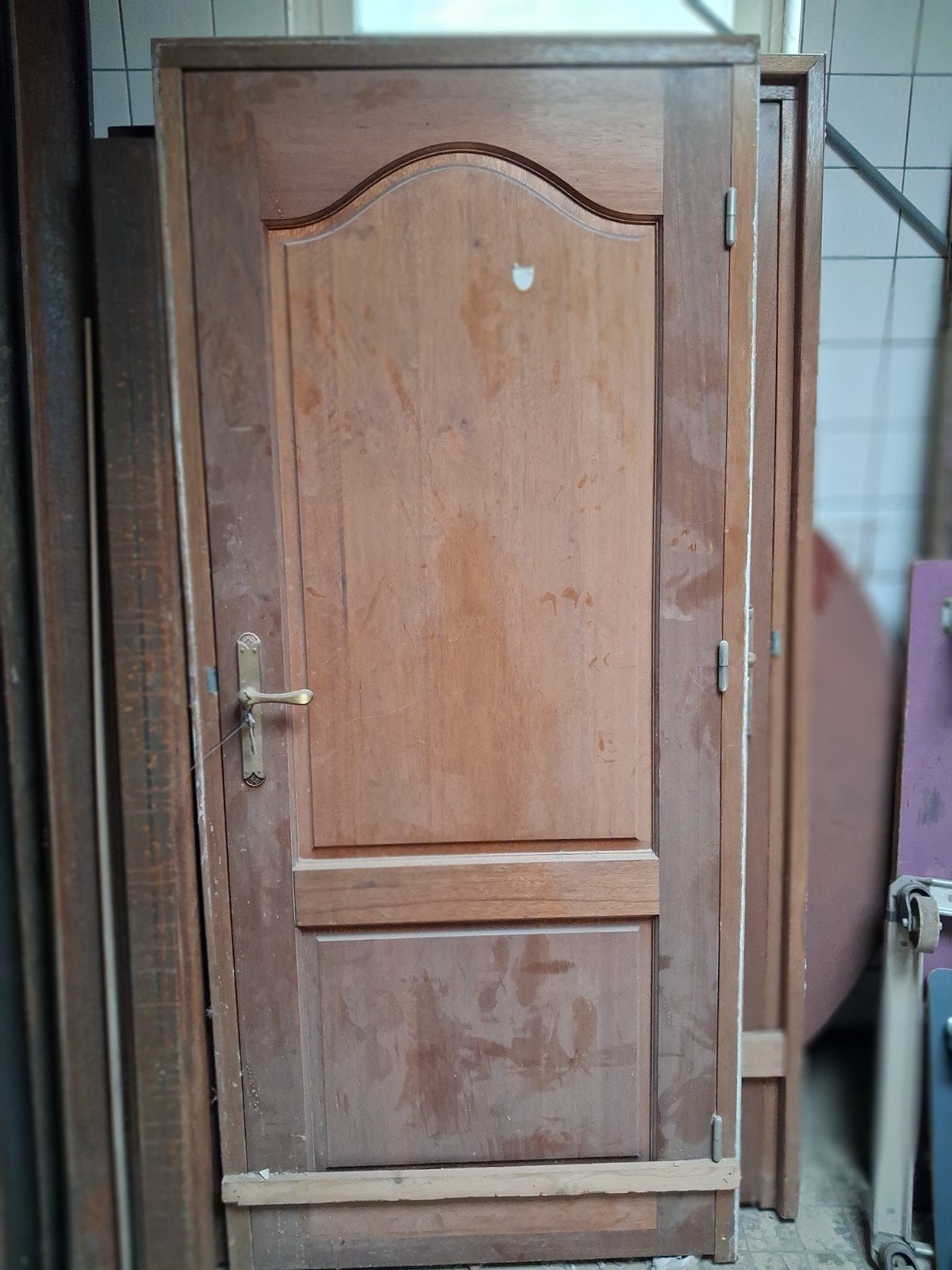 Tekoop 2 hardhouten binnendeuren met kozijn, Doe-het-zelf en Verbouw, Deuren en Horren, Ophalen, Binnendeur, 200 tot 215 cm