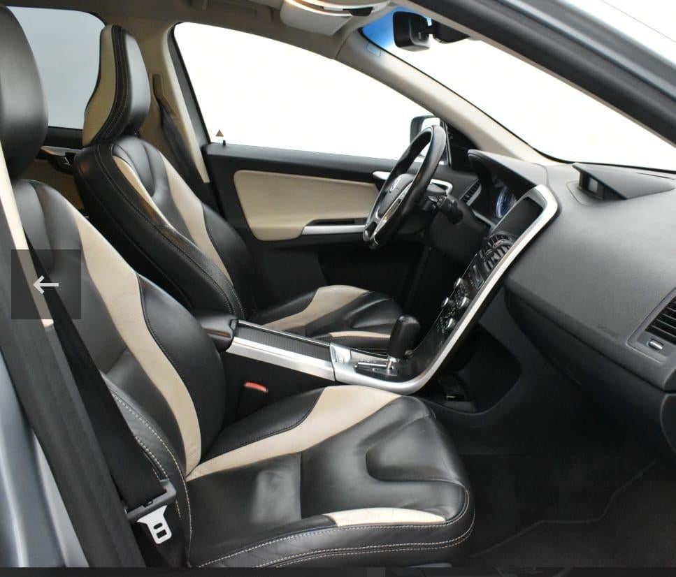 Volvo XC60 2.4 D5 AWD R-Design | 230 PK | Dealer Onderhouden, Auto's, Zwart, 197 €/maand, 2000 kg, Origineel Nederlands
