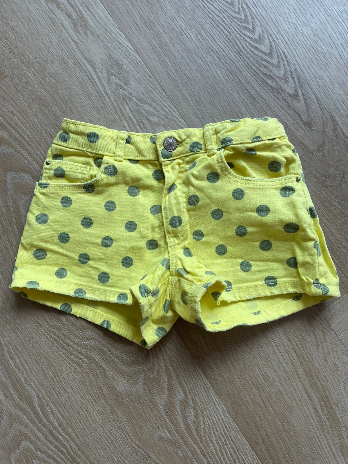 Gele kinder shorts met stippen - zara Kids (maat 122), Kinderen en Baby's, Kinderkleding | Maat 122, Ophalen of Verzenden, Gebruikt