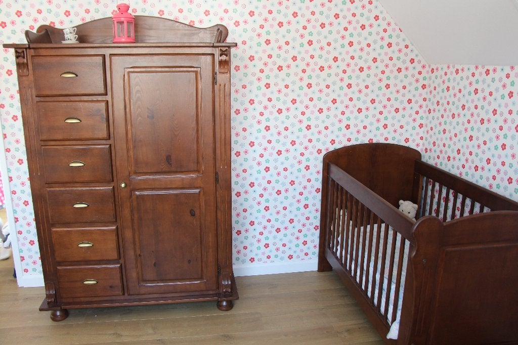 Complete babykamer: ledikant, commode en kledingkast, Ophalen, Zo goed als nieuw, Jongetje of Meisje
