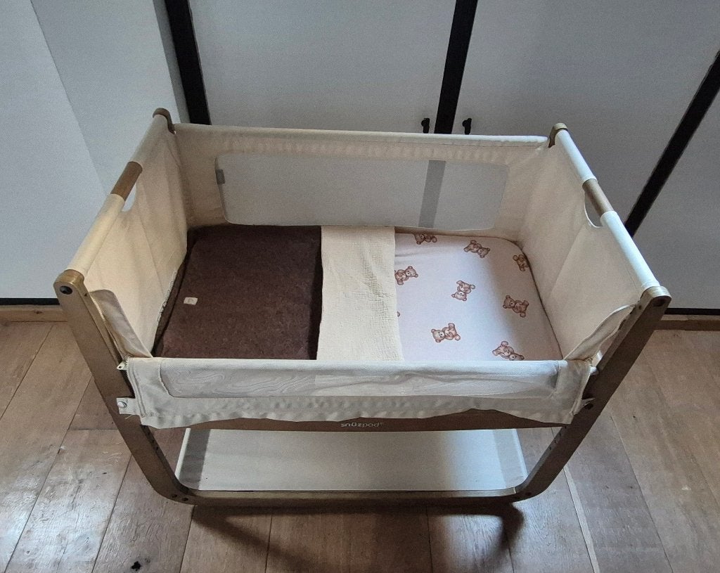 Co-sleeper Snuzpod 5 walnoot + nanami wollen deken, Ophalen of Verzenden, Zo goed als nieuw, Wieg