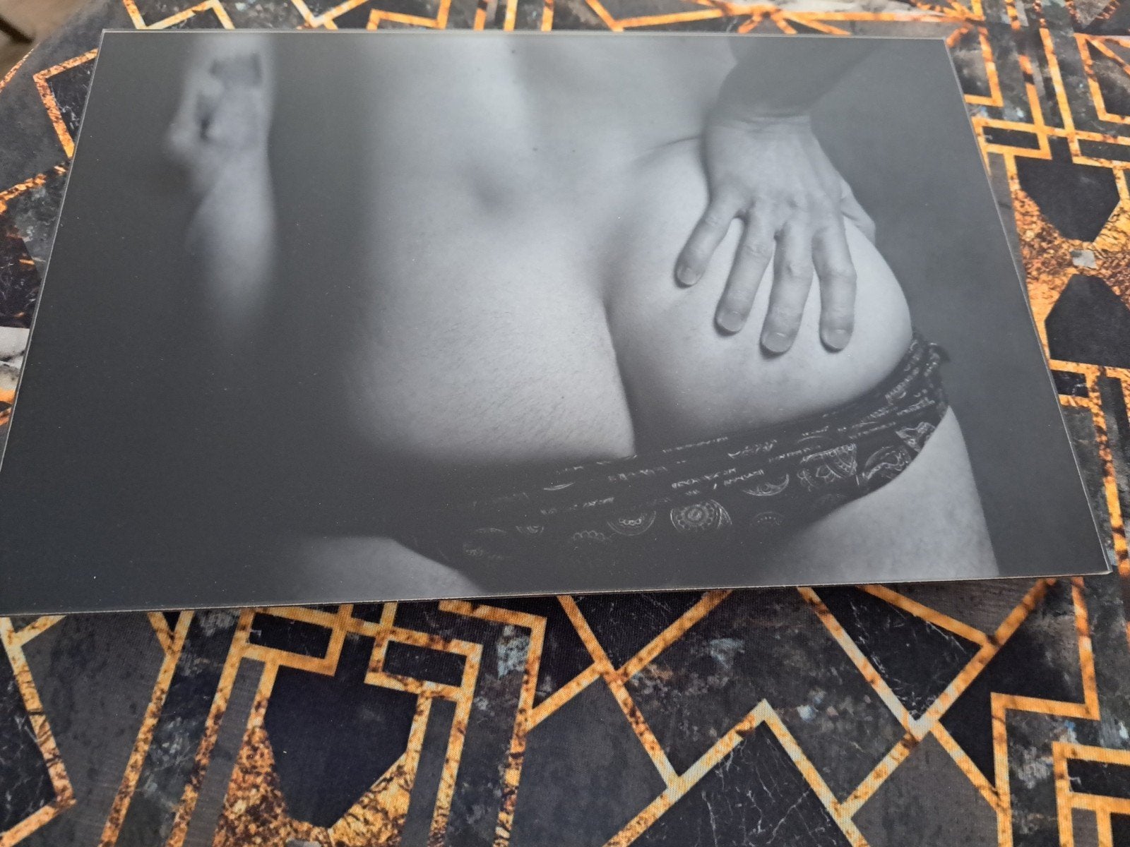 Mannelijk Naakt op Plexiglas - Professionele Fotografie, Ophalen of Verzenden, Foto, Overige technieken