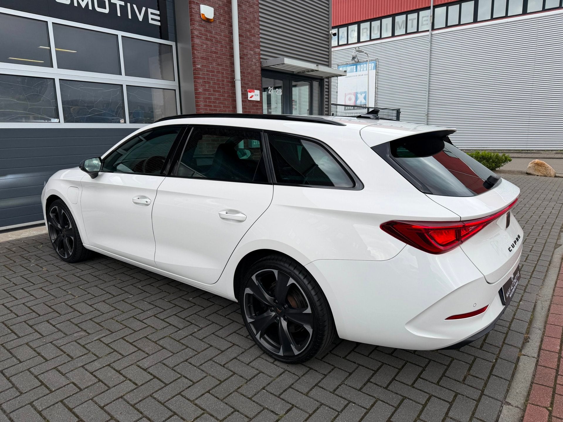 Cupra Leon Sportstourer 1.4 e-Hybrid 245 LED Sfeer Navi PDC, Auto's, Dealer onderhouden, Gebruikt, 4 cilinders, 150 pk