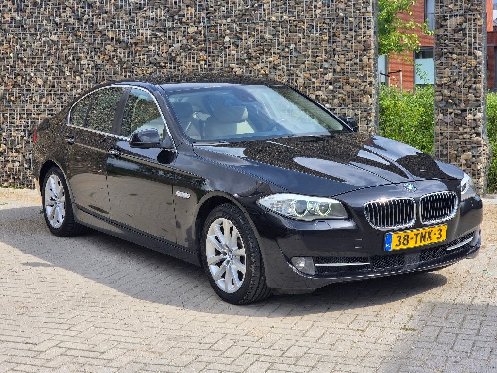 BMW 5-Serie 528i High Executive Leer/Headup/Navi/Camera/Dak, Auto's, Beige, Bedrijf, 1630 kg, 750 kg