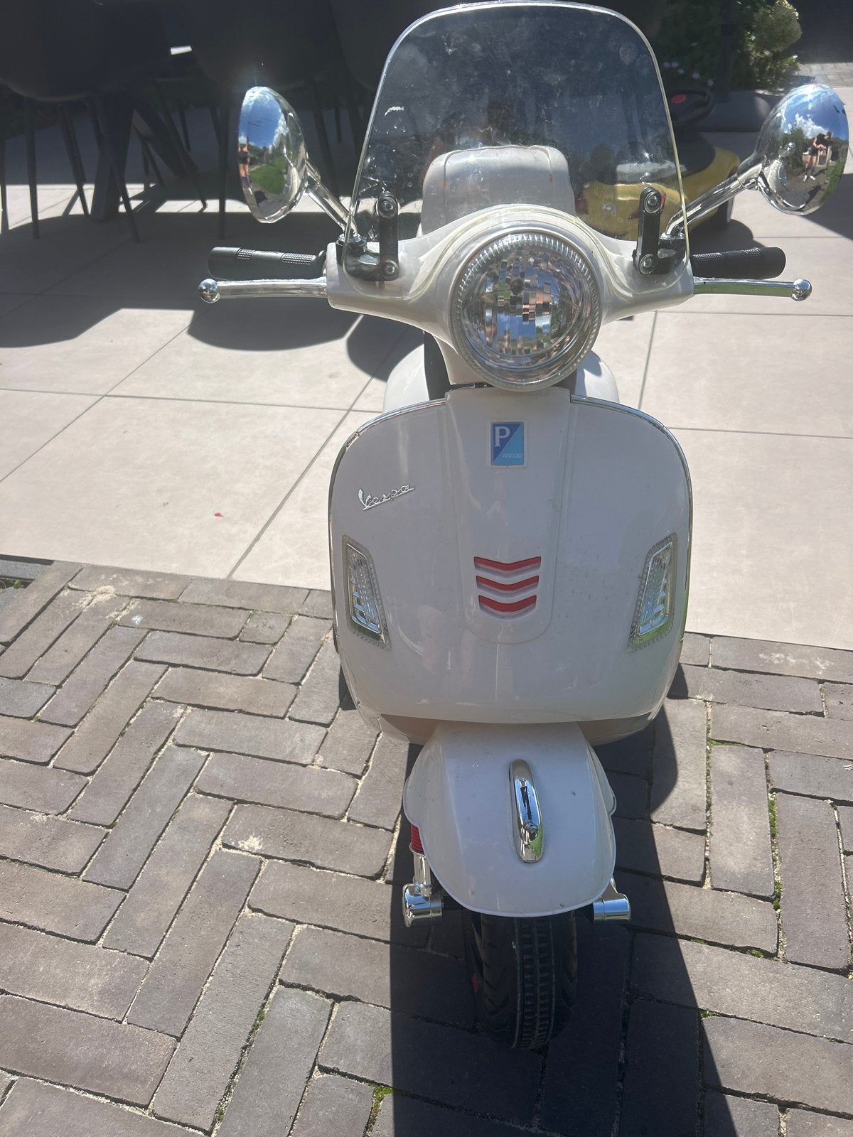 Witte Vespa kinder scooter met zijwieltjes, Kinderen en Baby's, Ophalen, Gebruikt