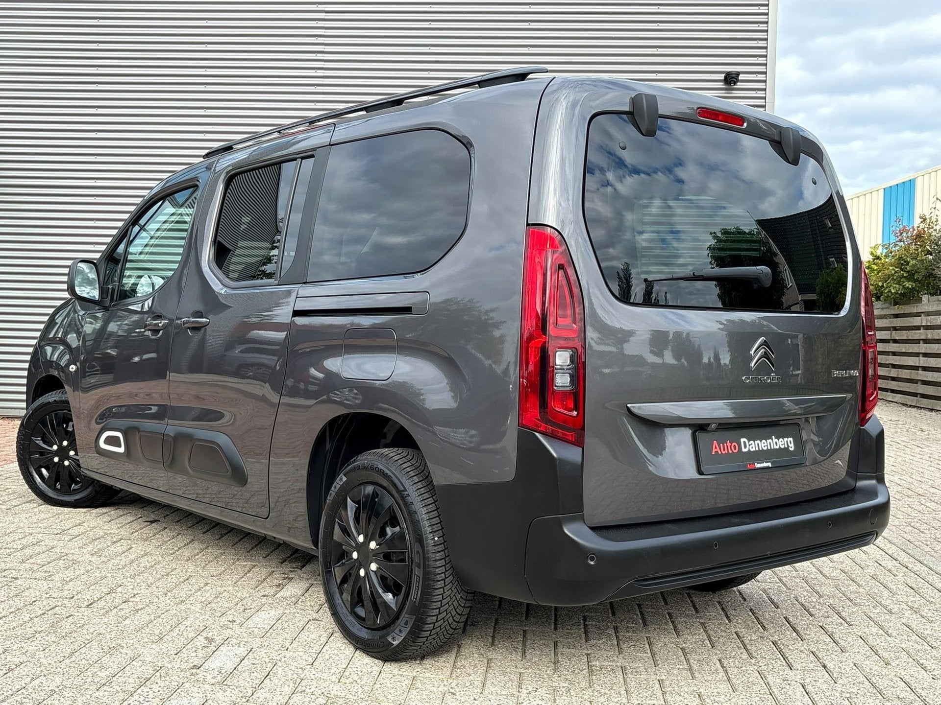 Citroen Berlingo XL 1.2 PureTech Shine AUTOMAAT, GARANTIE,, Dealer onderhouden, Stof, Zwart, Origineel Nederlands