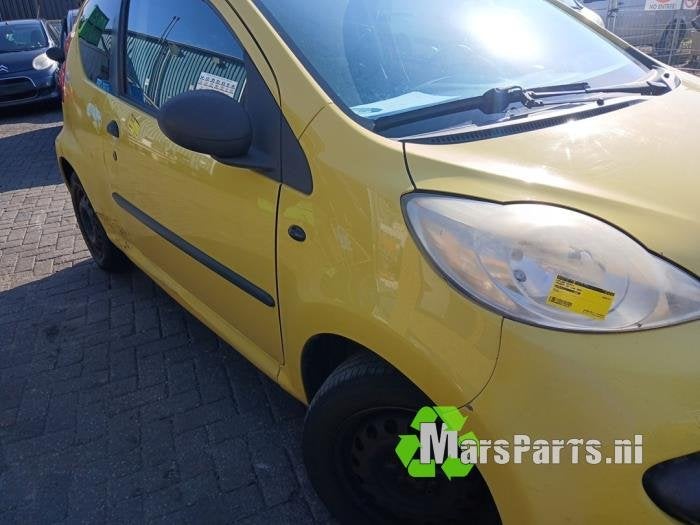 Scherm rechts-voor van een Peugeot 107, Gebruikt, -, -, Ophalen of Verzenden