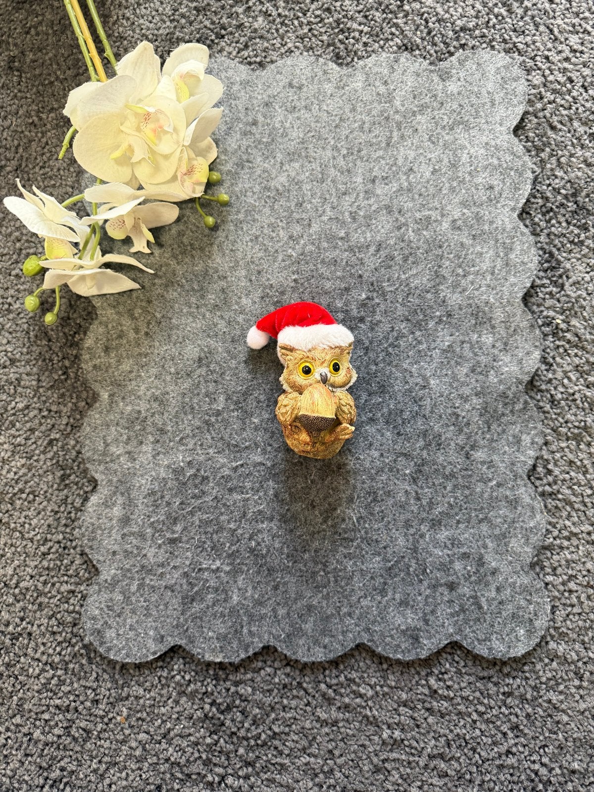 NIEUW schattig Kerstbeeldje Uil met Kerstmuts & Eikel, 10 cm, Diversen, Ophalen of Verzenden, Nieuw