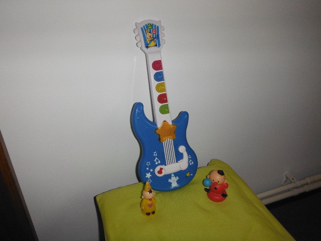 bumba gitaar + 2 poppetjes, Ophalen, Zo goed als nieuw, Overige typen, Met licht