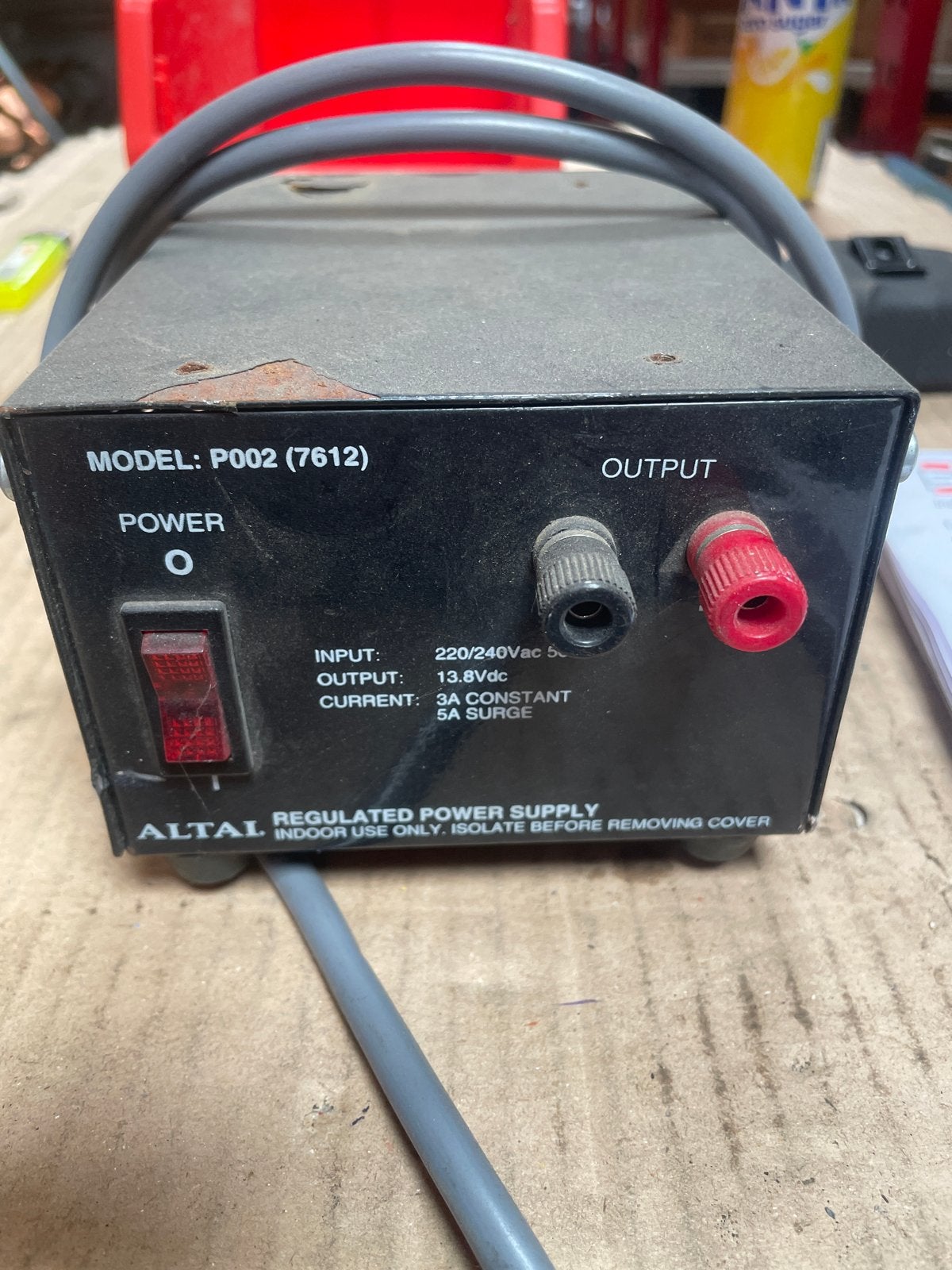 ALTAI Gereguleerde Voeding P002 (7612) - 13.8Vdc, 3A, Ophalen, Gebruikt
