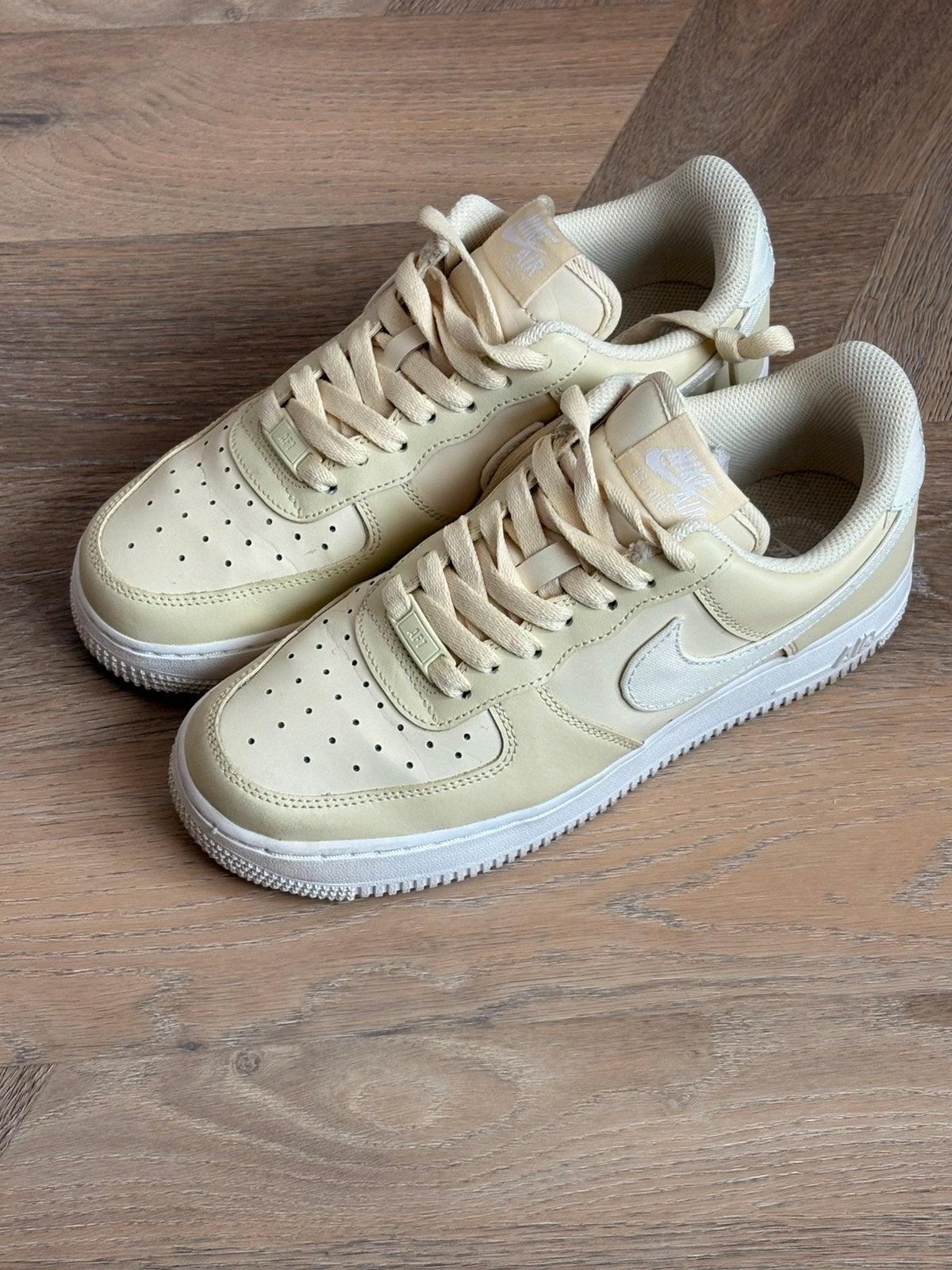 Nike air force yellow maat 39, Ophalen of Verzenden, Zo goed als nieuw, Geel, Sneakers of Gympen