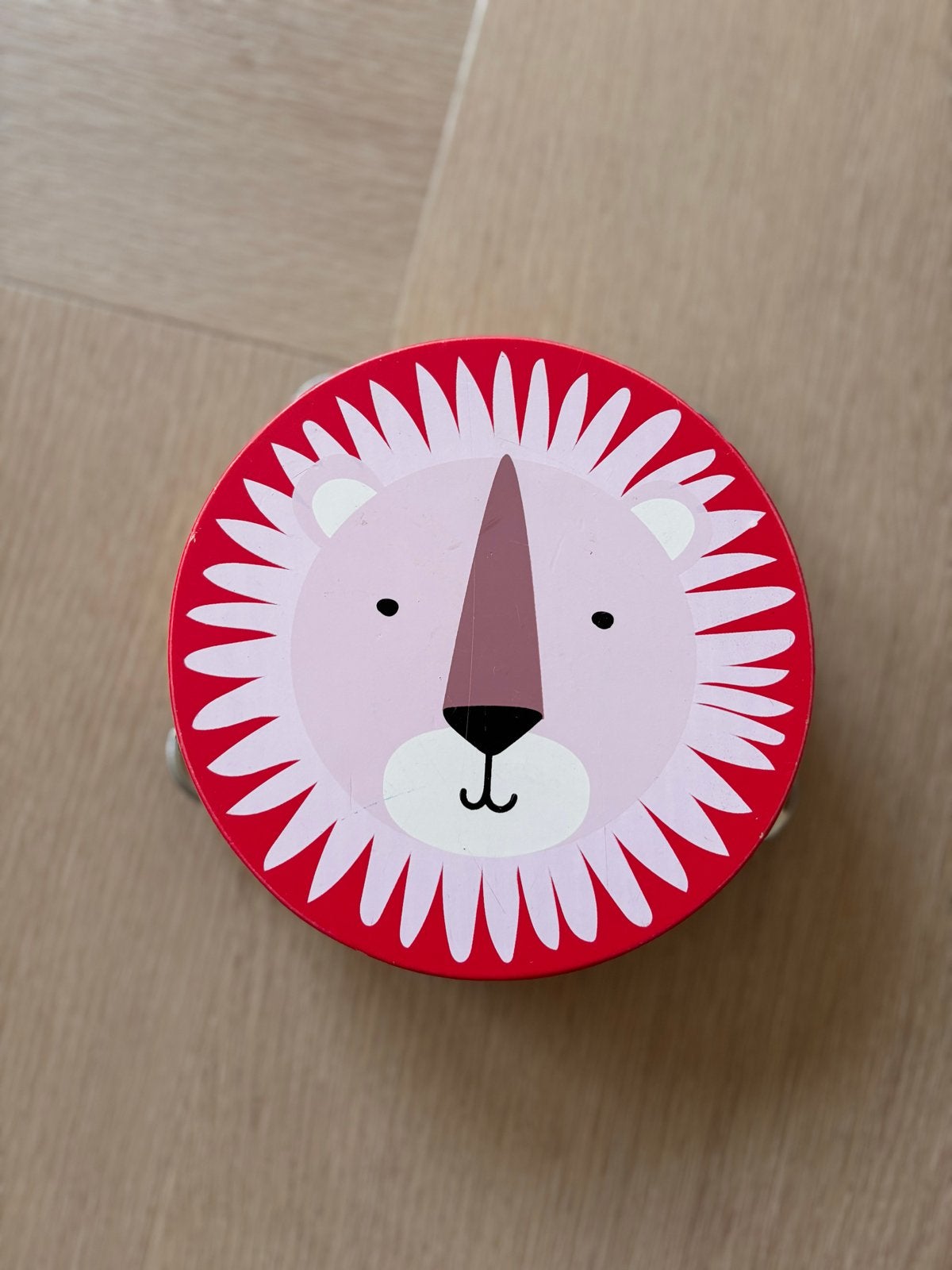 Tamboerijn met leeuwenkop van Sostrene Grene, Kinderen en Baby's, Ophalen, Zo goed als nieuw, Overige typen, Met geluid