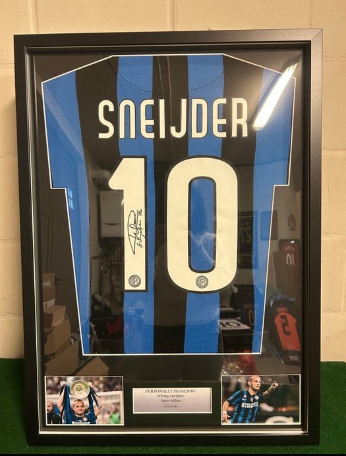 Gesigneerd Wesley Sneijder Inter Milan shirt in lijst, Verzamelen, Sportartikelen en Voetbal, Ophalen of Verzenden, Zo goed als nieuw