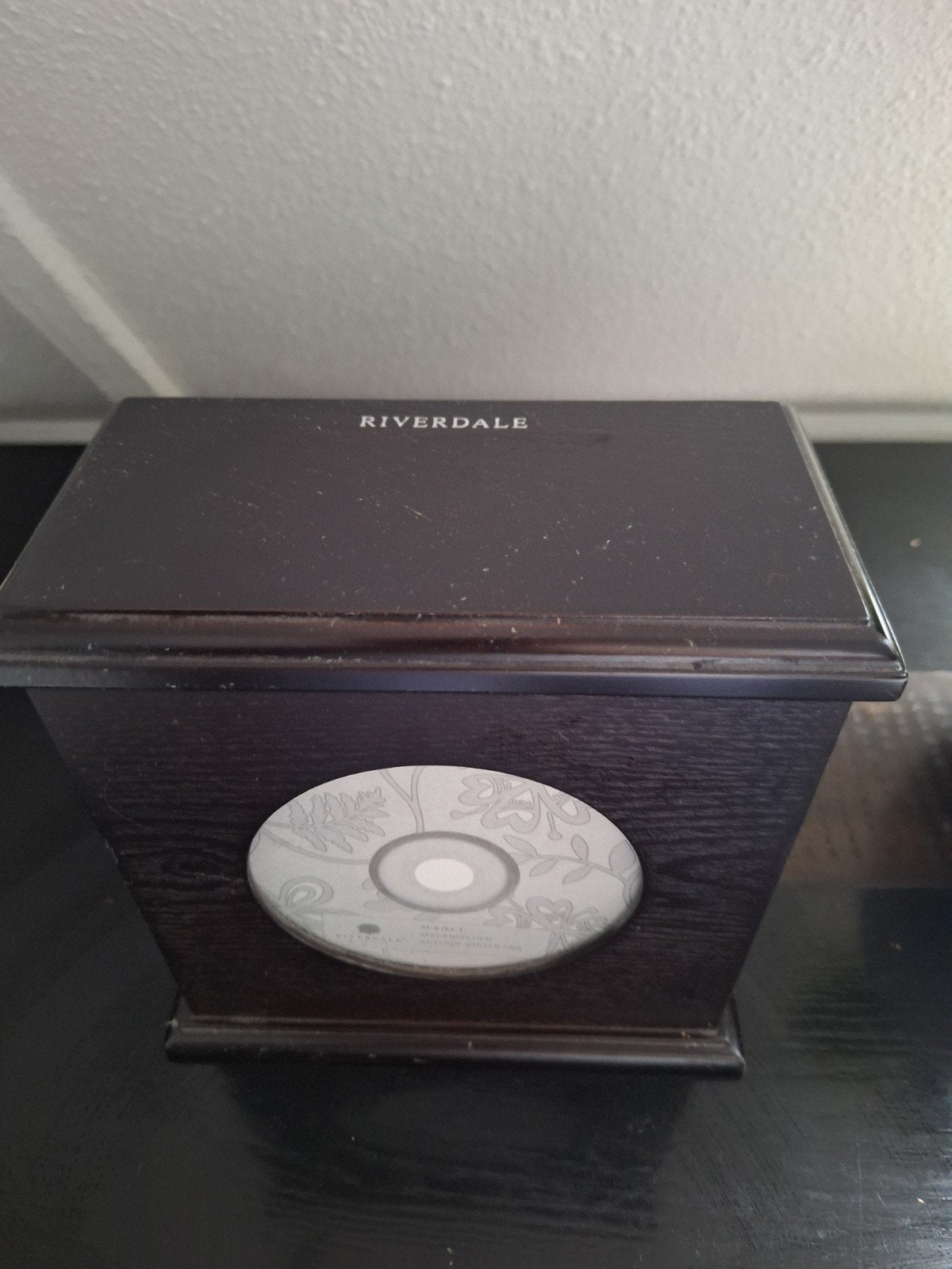 Riverdale CD/DVD houder - Retro Chique, Huis en Inrichting, Gebruikt, Minder dan 25 discs, Ophalen of Verzenden, Hout